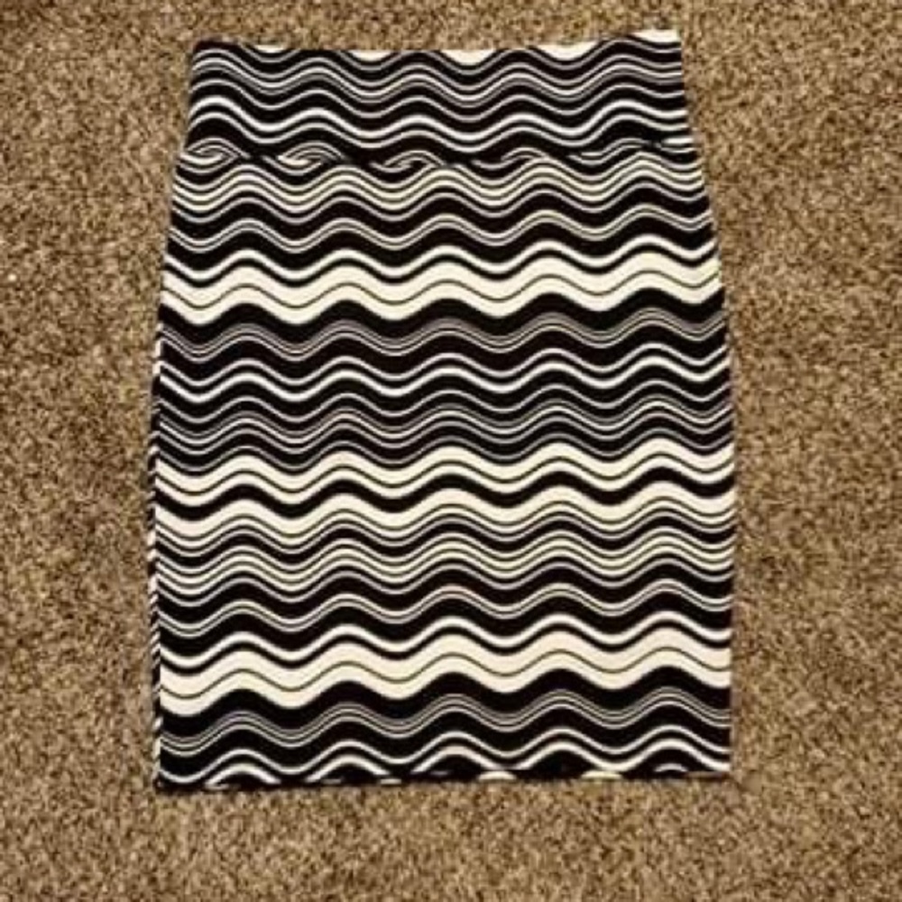 Cute Black/White Skirt!
